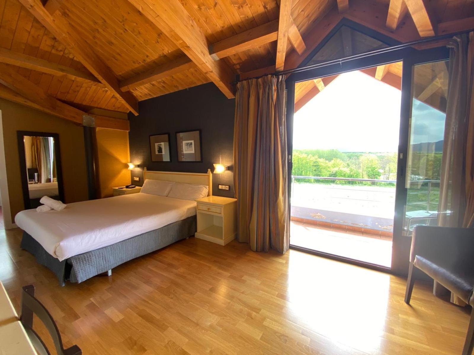 Roomrural Hotel Iru-Bide ลุมบิแยร์ ภายนอก รูปภาพ